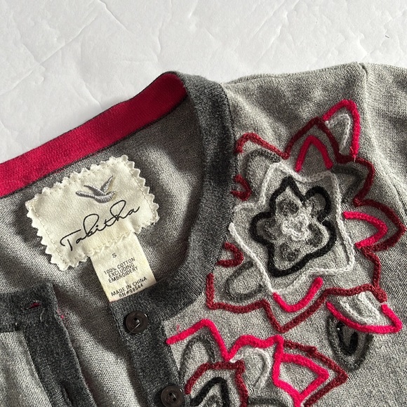 Dark grey with embroiled flowers white and fucsia. - Picture 3 of 8